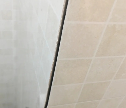 遵义瓷砖空鼓维修公司分享阳台瓷砖脱落的修复过程可以分为以下几个步骤