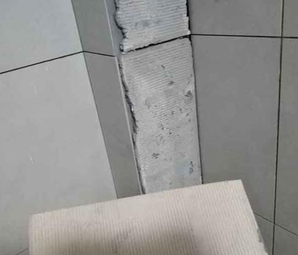 遵义瓷砖空鼓维修公司分享下厨房瓷砖脱落的补救措施。